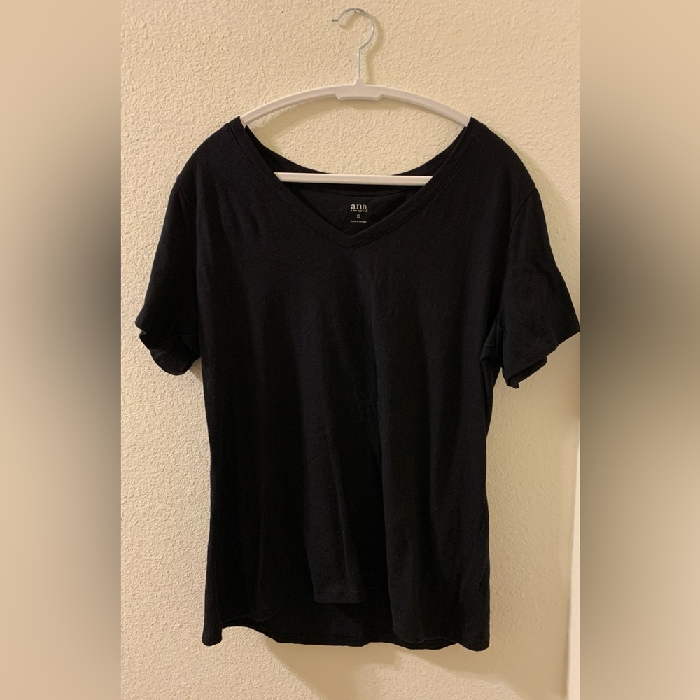 a.n.a women’s black size XL short sleeve v-neck t-shirt